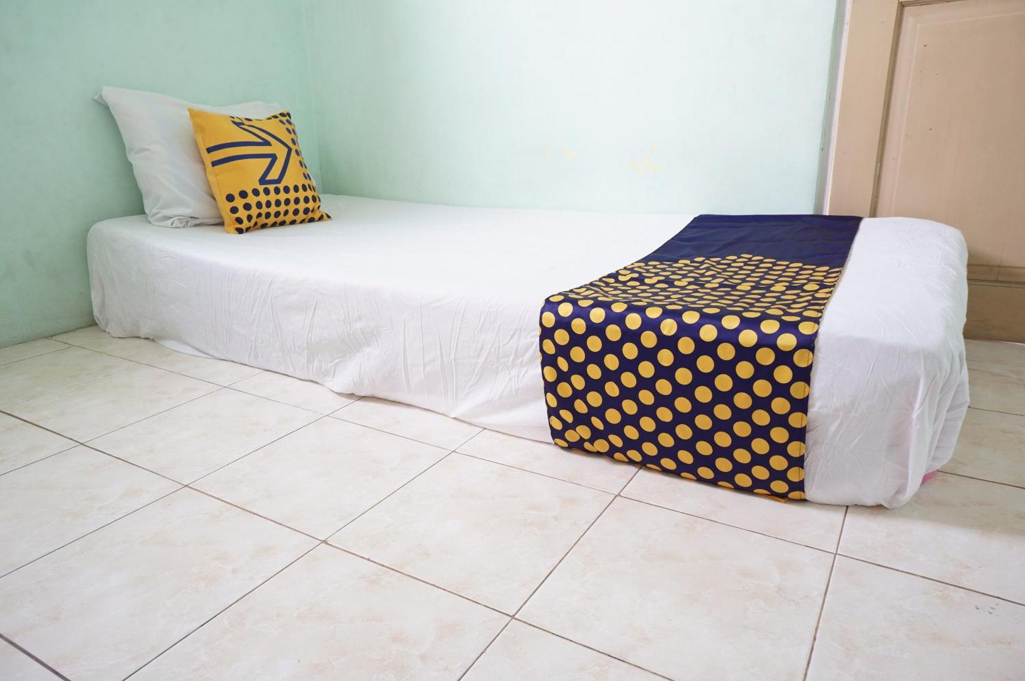 Spot On 93611 Kost Pak Suyatno Syariah 2 Hotel Ponorogo Buitenkant foto