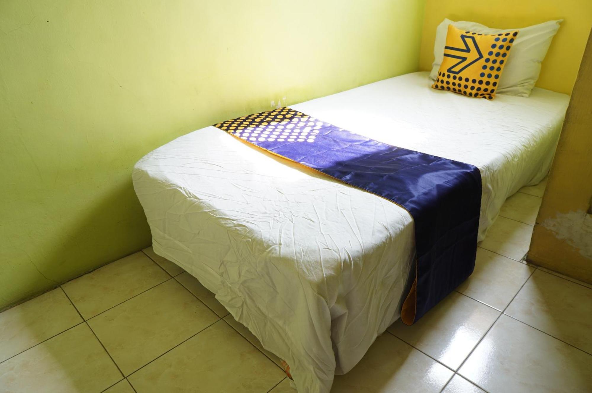 Spot On 93611 Kost Pak Suyatno Syariah 2 Hotel Ponorogo Buitenkant foto